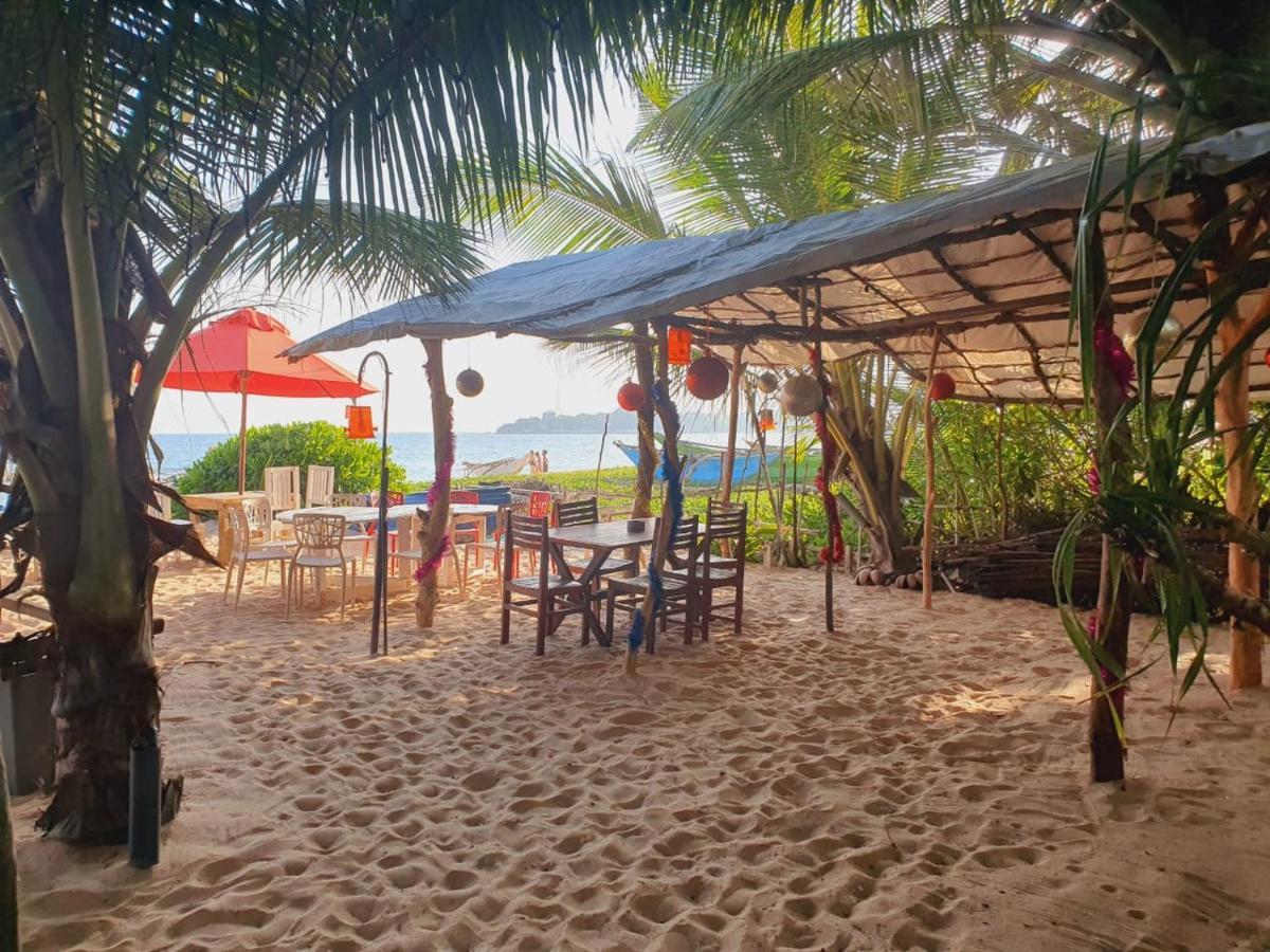 Blue Horizon Beach Hotel Tangalle Exteriör bild