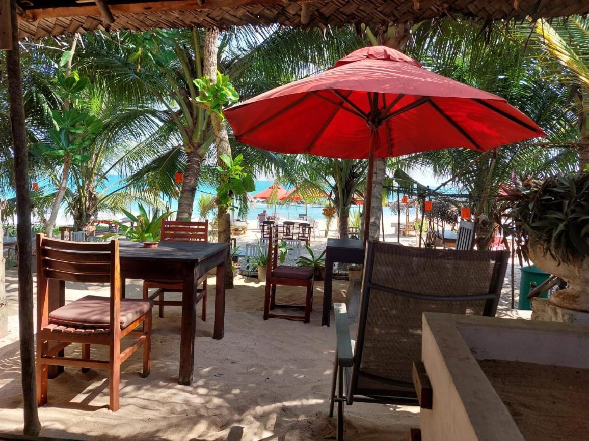 Blue Horizon Beach Hotel Tangalle Exteriör bild