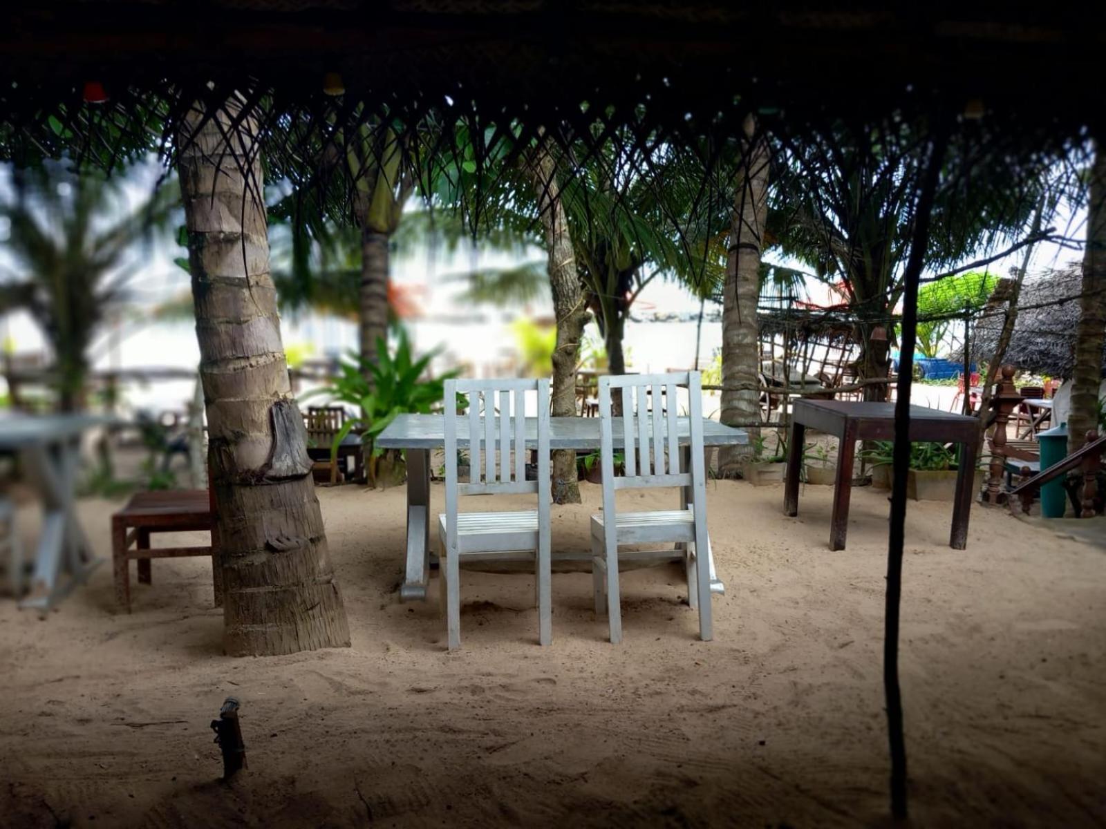 Blue Horizon Beach Hotel Tangalle Exteriör bild
